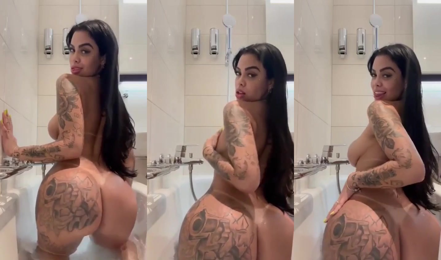 Dj Nathi mostrando o bundão tatuado em vídeo exclusivo no Privacy