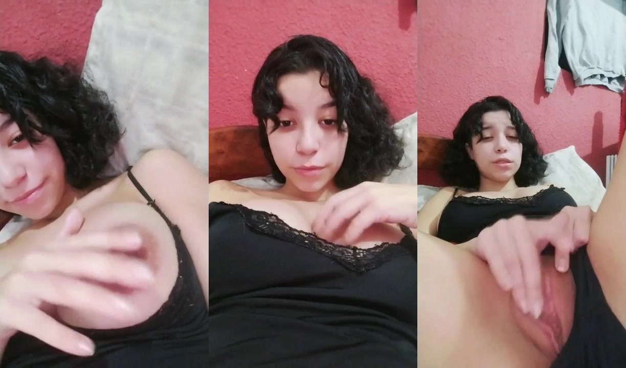 Novinha amadora pelada em live se masturbando gostoso